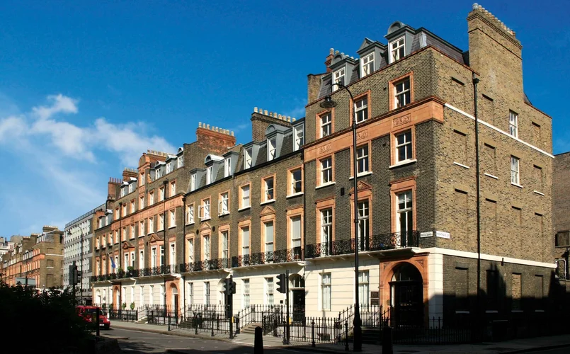 Hult International Business School (London Campus) Cover Photo